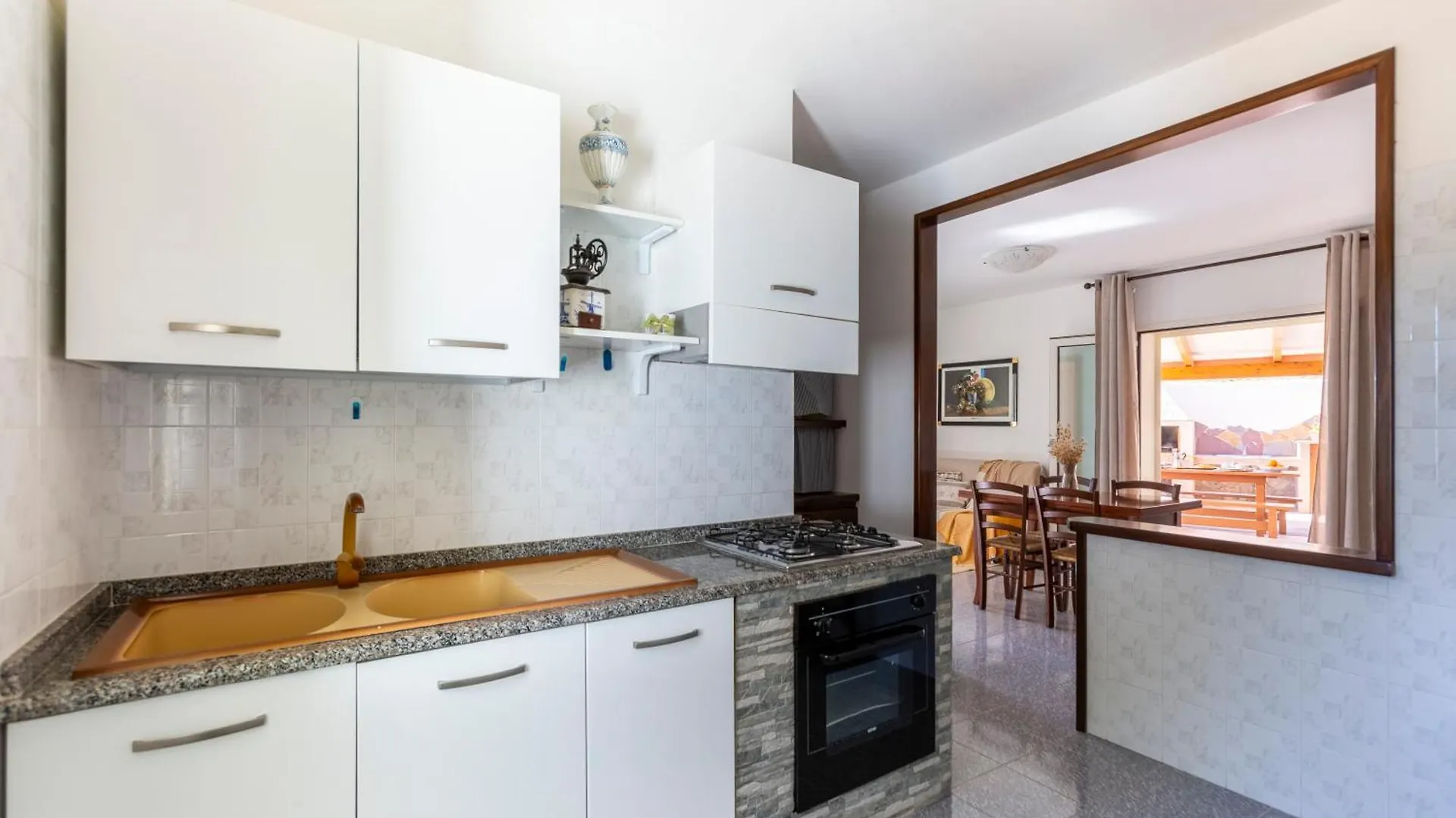 Sunrise Villa With Terrace Porto Pino Itália