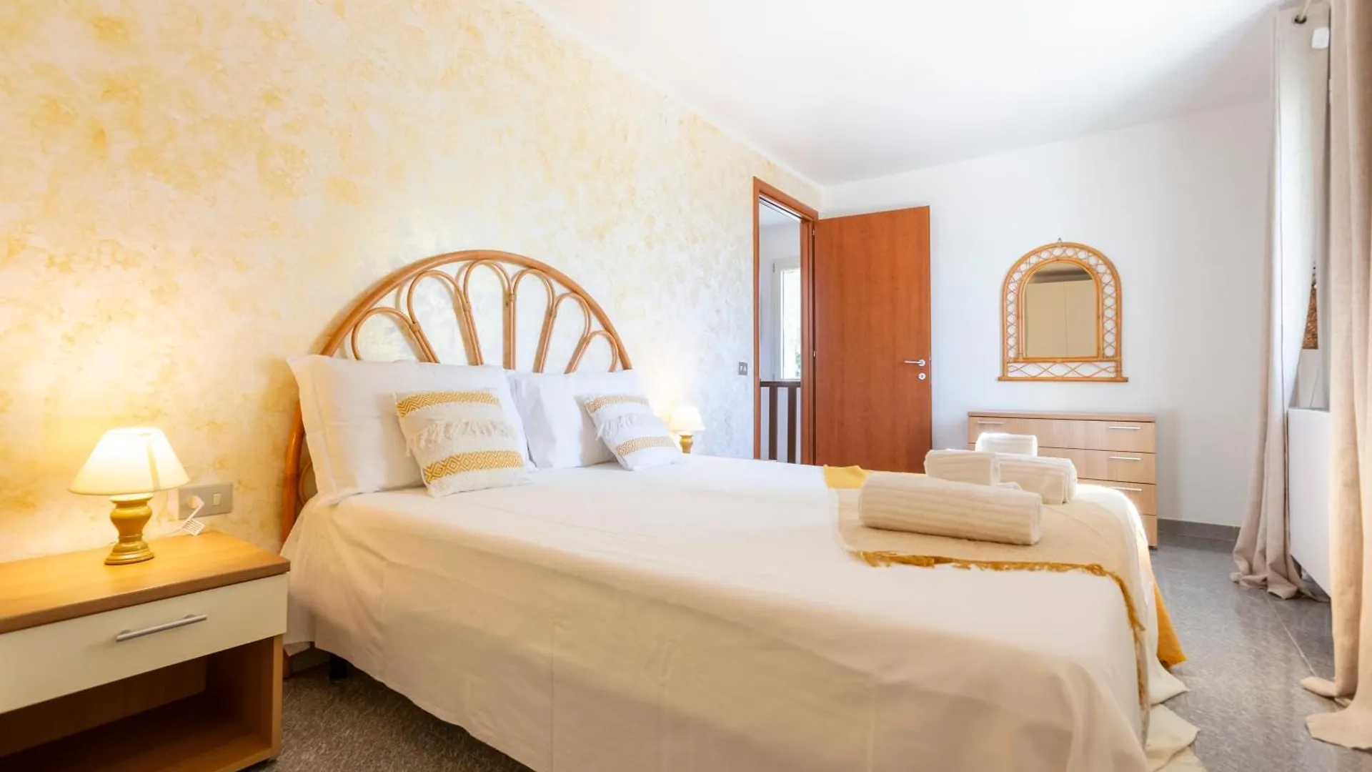 Sunrise Villa With Terrace Porto Pino 0*,  Italia