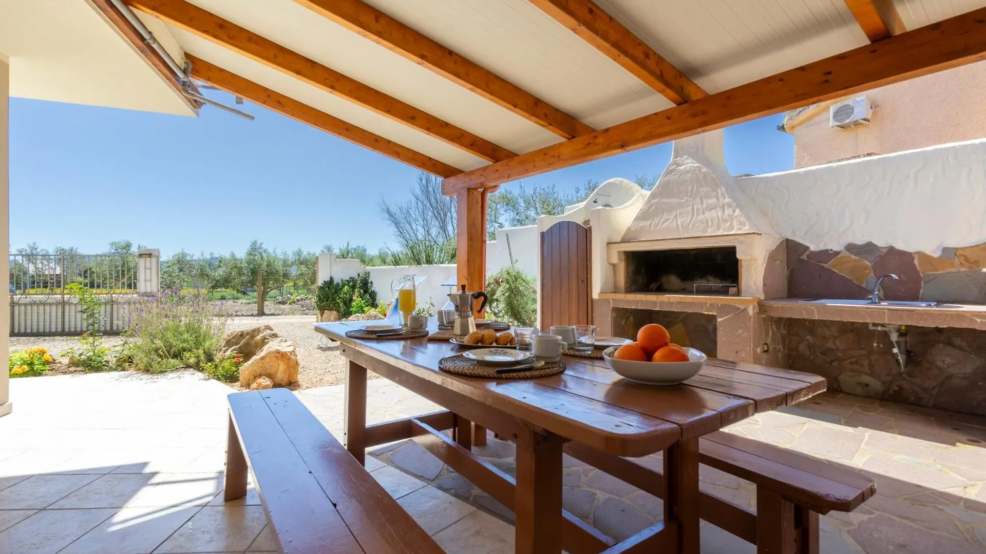Sunrise Villa With Terrace Porto Pino
